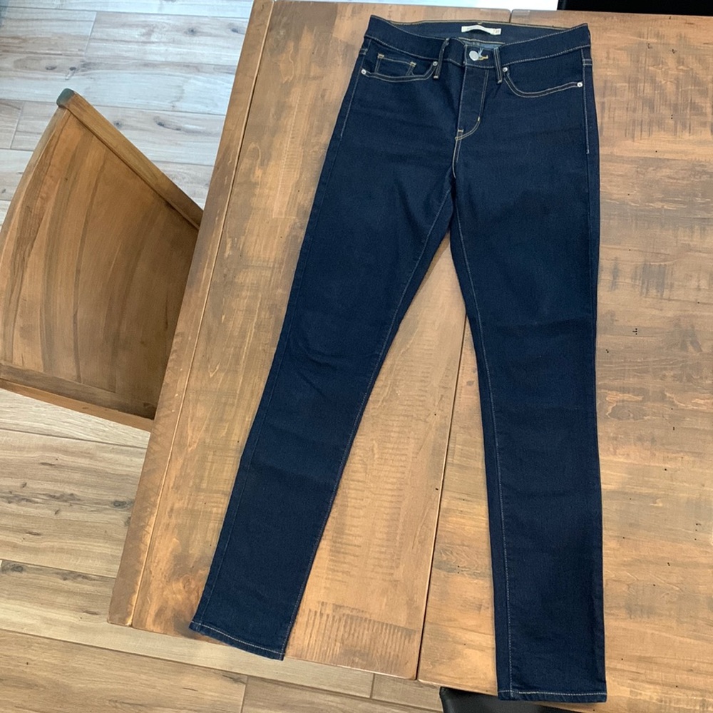 Levi’s Shaping skinny Jean size 27